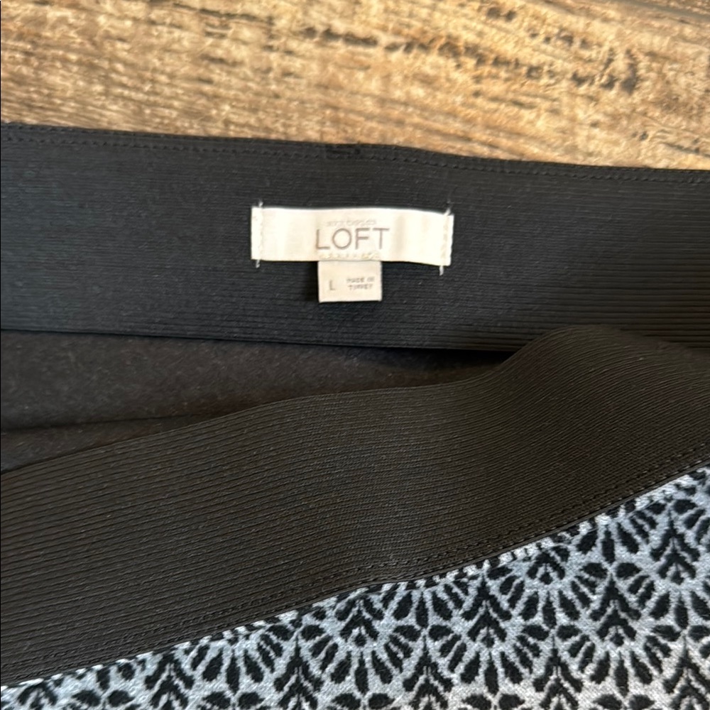 LOFT Stretchy Black and Grey Patterned Skirt - Picture 4 of 6